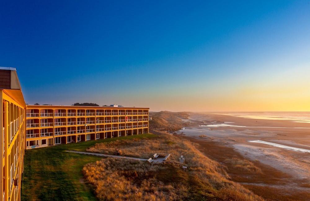Driftwood Shores Resort 3*